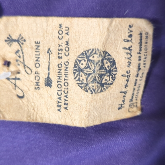 Woman's tshirt - Picture 3 of 3